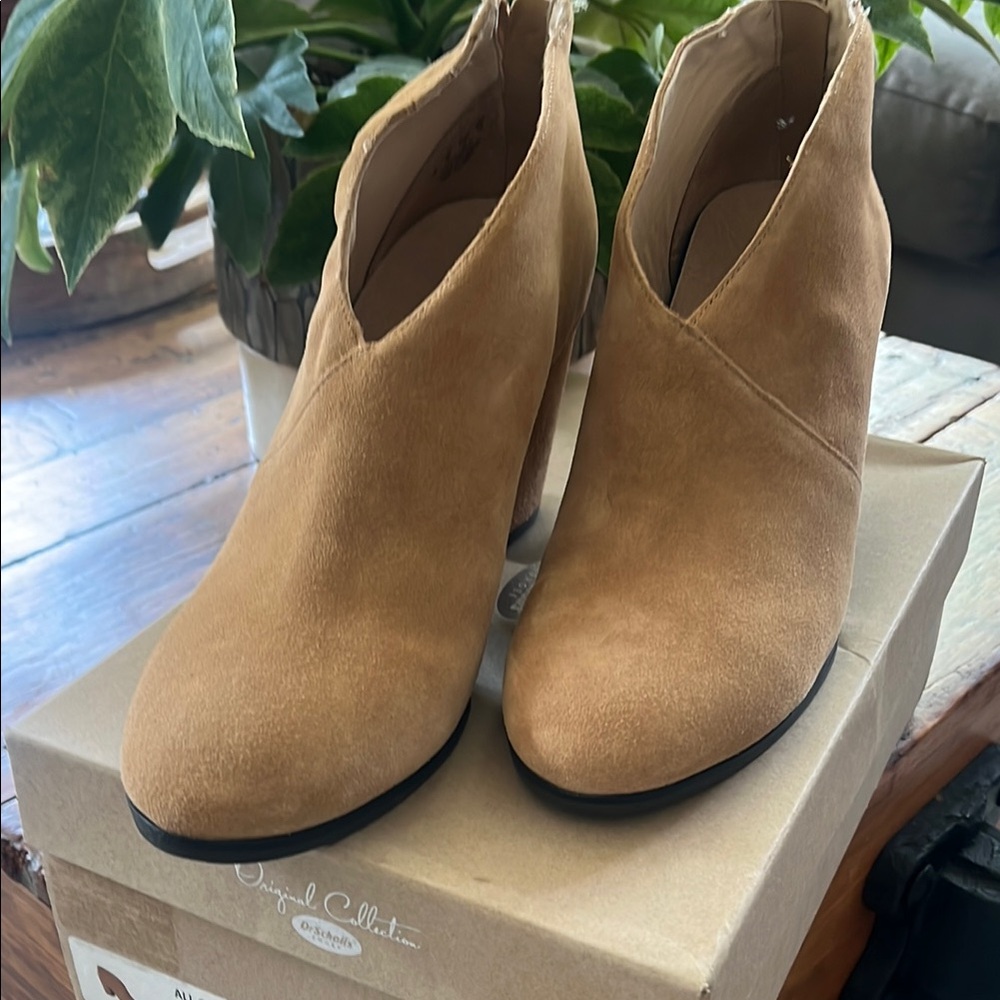 Dr. Scholl's Tan Ankle Booties Suede Minimalist Design